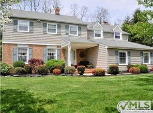 26 Packard Dr, Middletown, NJ 07748