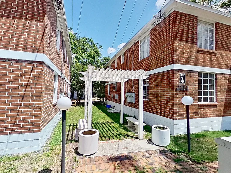 2853 College Street Quad — Photo 2