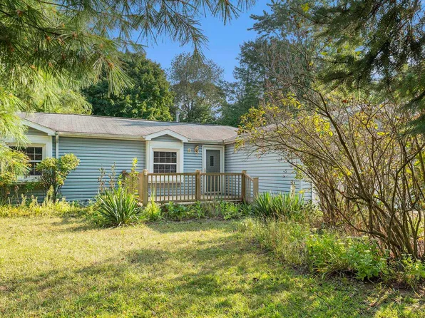 3303 Simpson Rd, Fort Gratiot, MI 48059