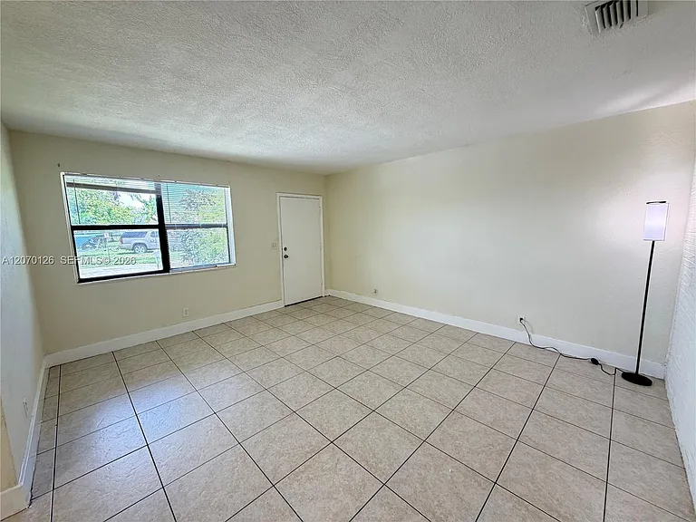 333 NW 2nd Ave #5 — Photo 10