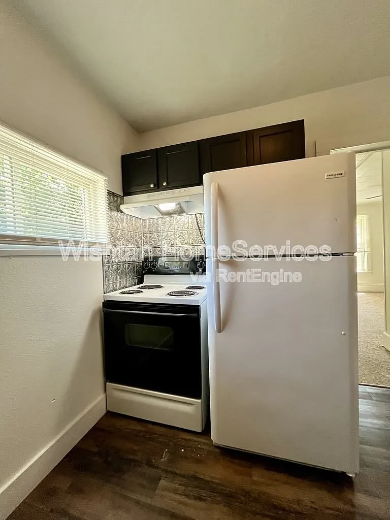 2 bed, 1.0 bath, $730 — Photo 4
