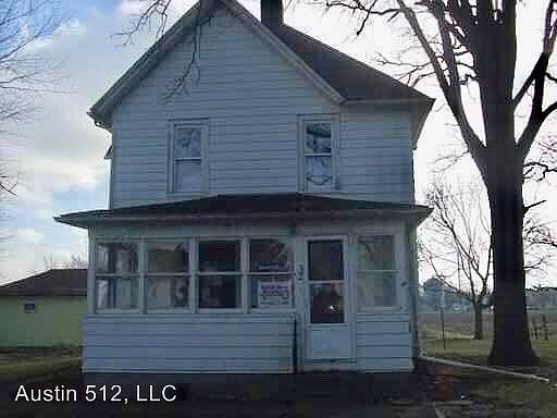2nd image of 32 E Piper City St