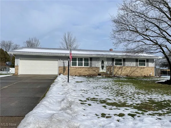 7950 Zupancic Dr, Garrettsville, OH 44231