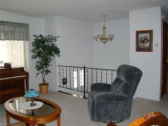 2nd image of 9 Roosevelt Ct