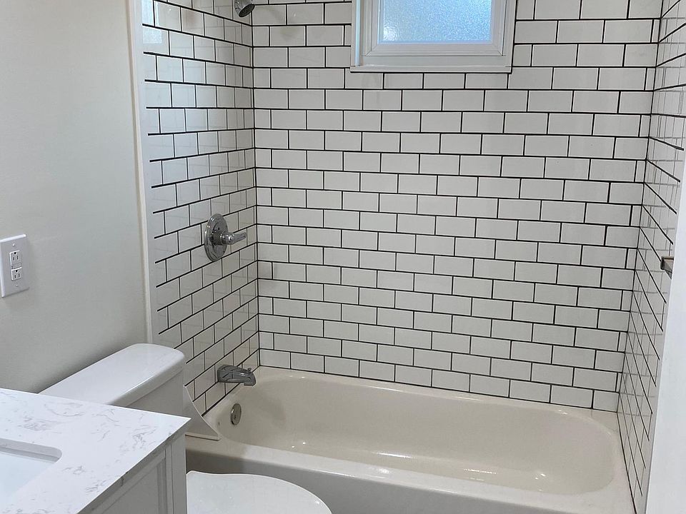 2nd image of 421 Kinsey Blvd Unit 2