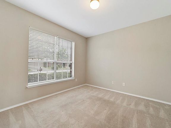 4th image of 845 Lake Hollow Dr