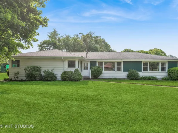 203 Brookhill Rd, Libertyville, IL 60048