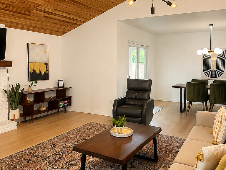 1705 Cricket Hollow Dr — Photo 3