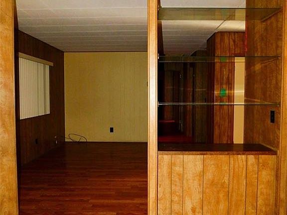 5th image of 1884 Clearwater Dr
