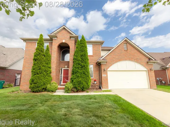 50470 Chief Dr, Macomb, MI 48044