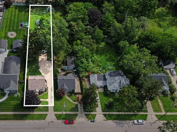 2490 Hague Ave SW, Wyoming, MI 49519