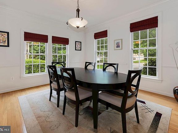 4th image of 9 Henson Oaks Ln