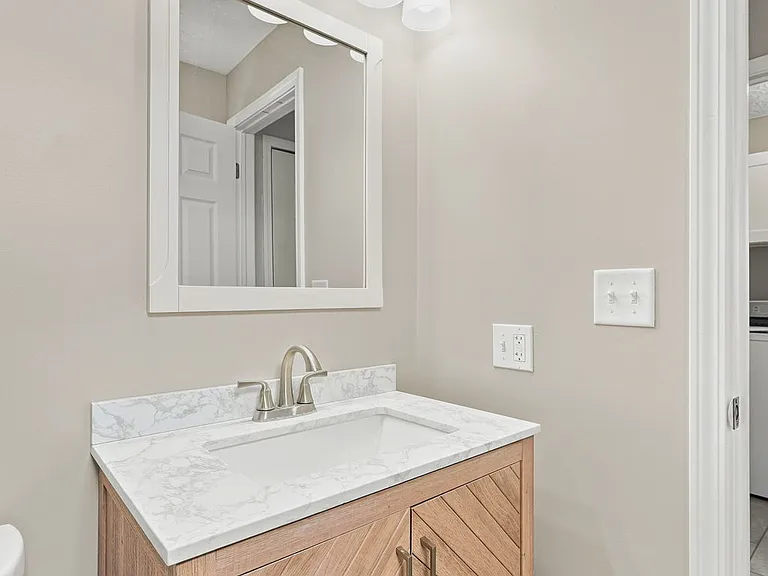 902 Warren Ave — Photo 16