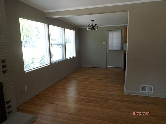 3rd image of 876 Lee St