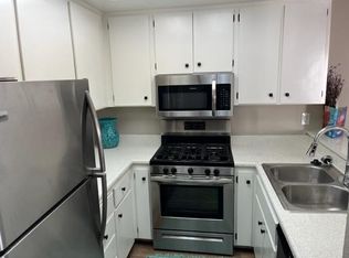 320 Acacia Ave #B, Carlsbad, CA 92008