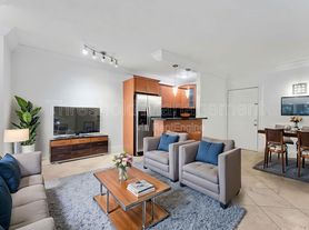 150 SW 10th St