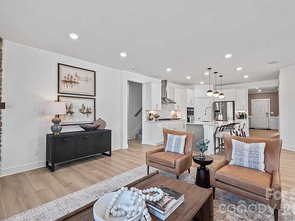 5th image of 557 Cottage Garden Ln