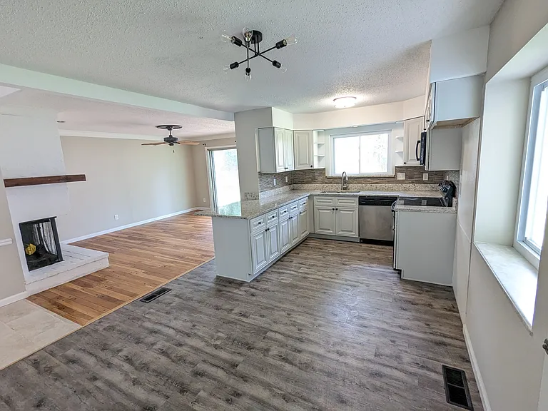 1411 Oldfarm Dr — Photo 7