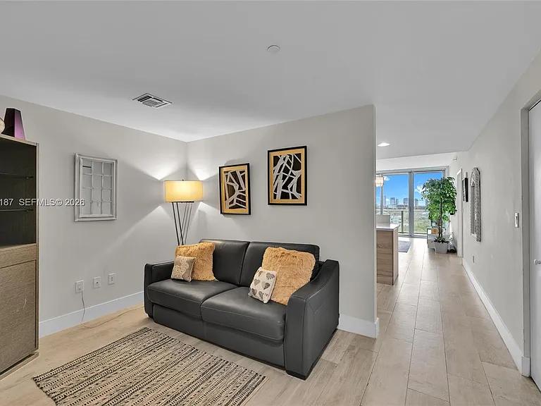 16385 Biscayne Blvd #1020 — Photo 2