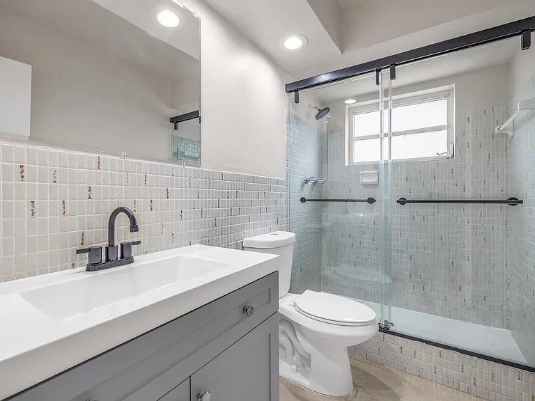 1735 Dewey St #909 — Photo 16
