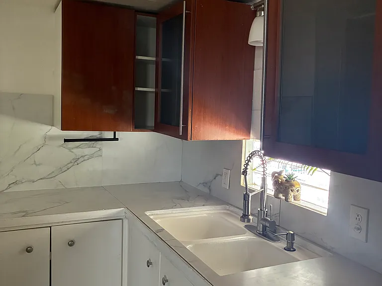 802 SW 1st Ct — Photo 2