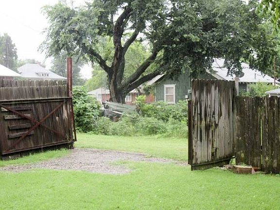 4th image of 1911 E Cypress Ave