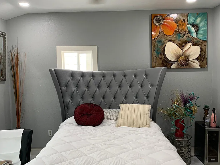 2nd Bedroom queen bed