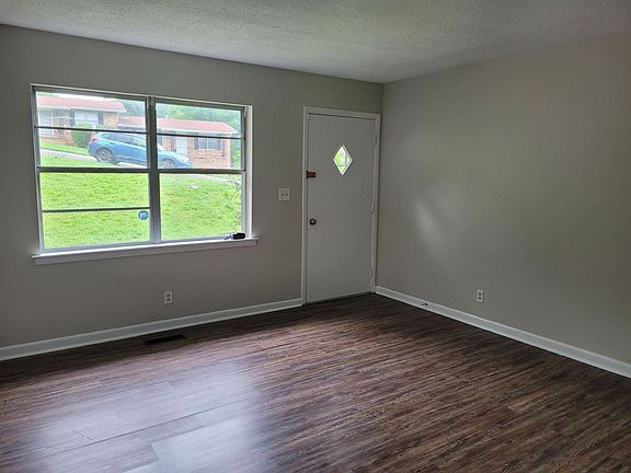 3rd image of 3602 Missionaire Ave
