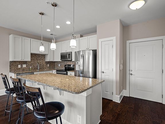 5th image of 700 Finsbury St APT 202