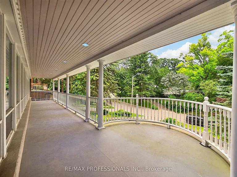 32 Edenbrook Hl — Photo 44