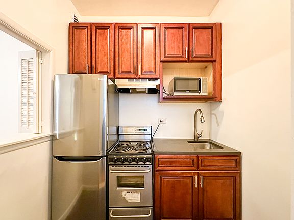 3rd image of 344 E 87th St APT 3D