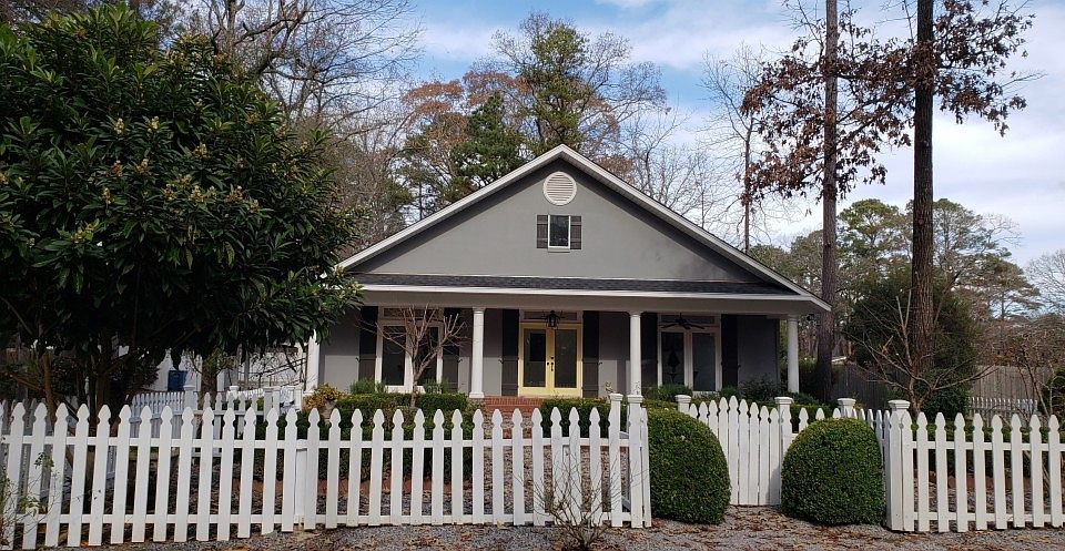 1st image of 1405 E Pecan Ave