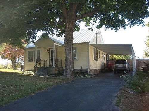 1st image of 206 S 2nd St