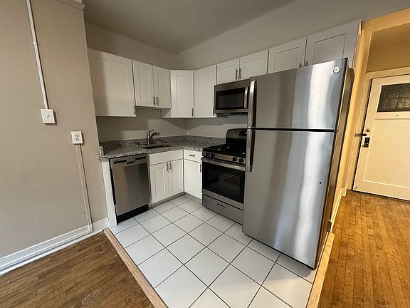 2nd image of 913 E Kilbourn Ave APT 62