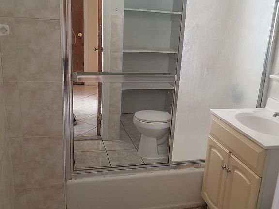 3rd image of 1332 Noble Ave