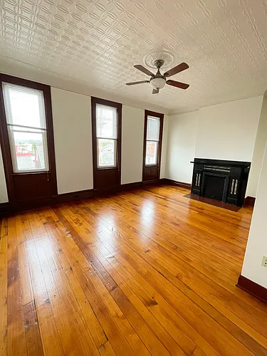 1607 Sarah St Photo 1