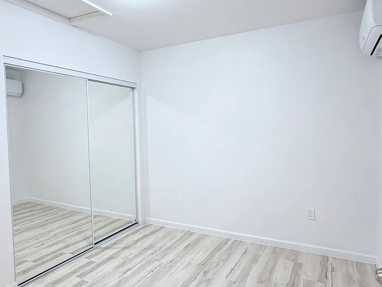 Room (2 of 2)
