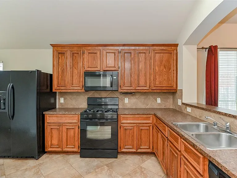 2106 Castle Gardens Ln — Photo 15
