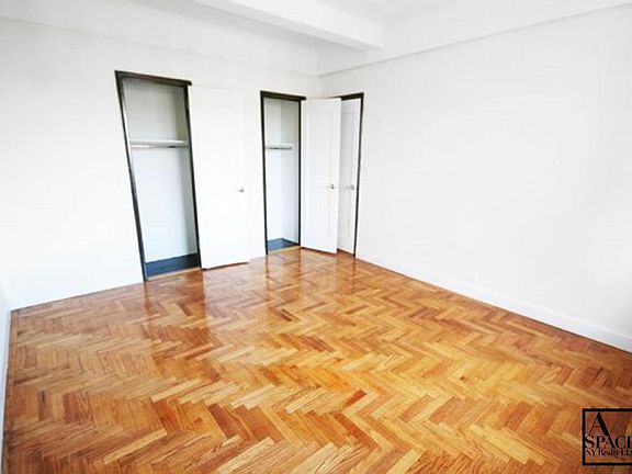 3rd image of 60 Greenwich Ave #5