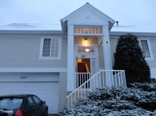 210 Polo Club Dr, Glendale Heights, IL 60139