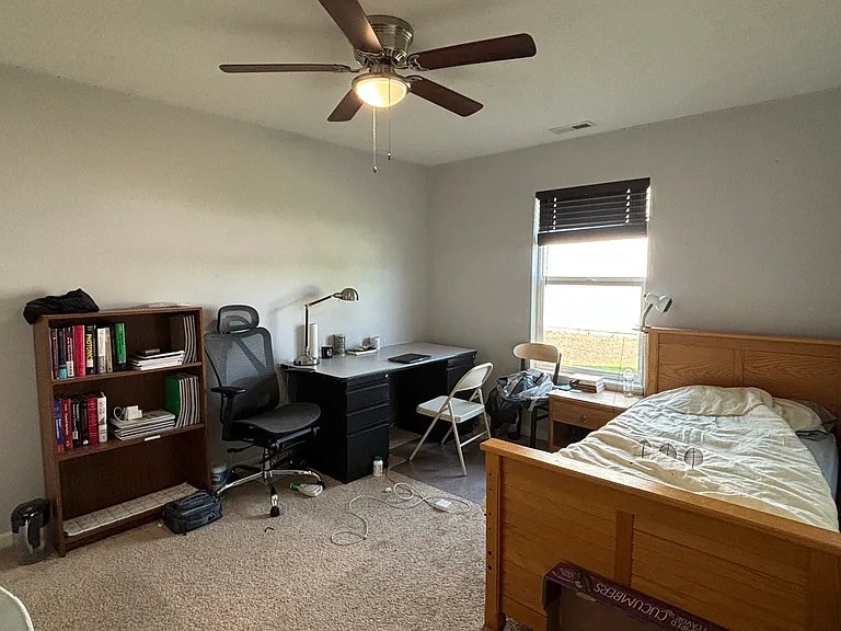 2917 Queencastle Dr — Photo 3