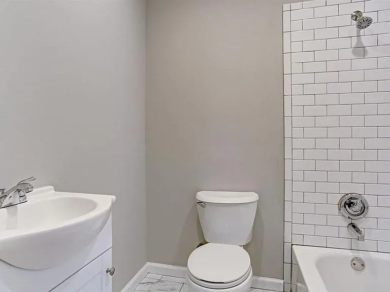 Main bathroom for back bedroom and living space