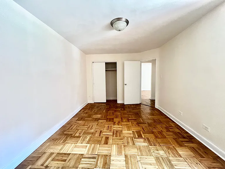 2409 E 3rd St #2F — Photo 3