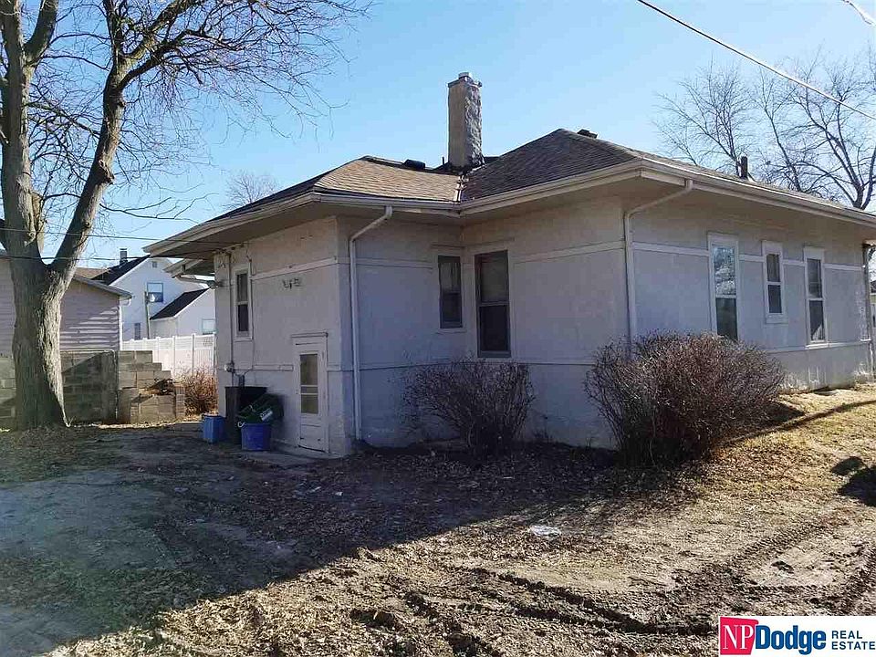 2nd image of 2104 3rd Ave