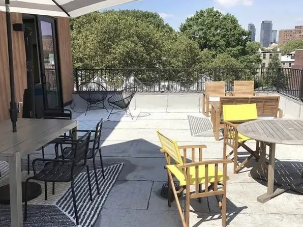 9 Lexington Avenue image 10 of 11