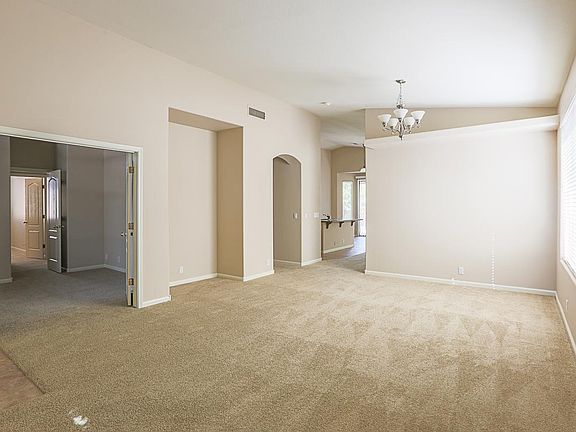 4th image of 1654 E Park Ave