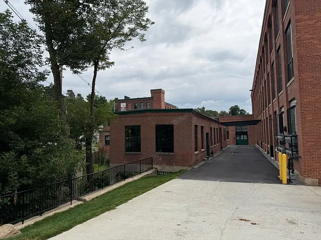 1665 Main Street — Photo 2