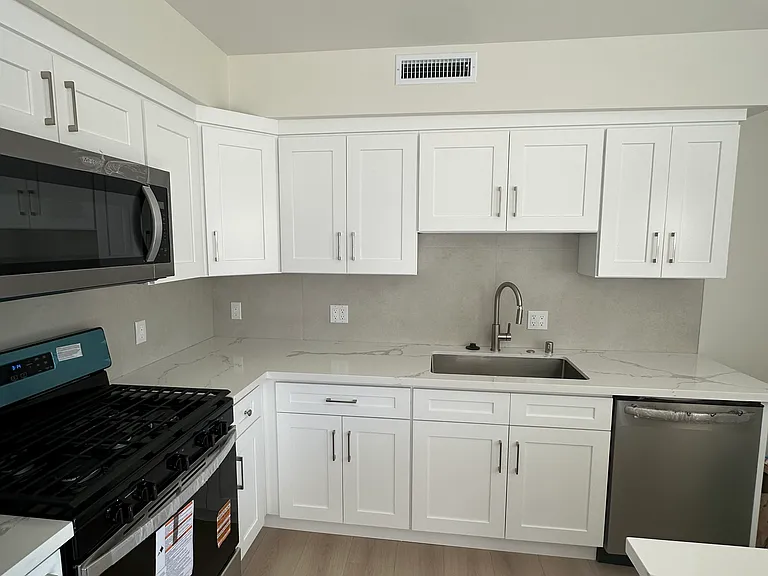215 Sinclair Ave #215 — Photo 9