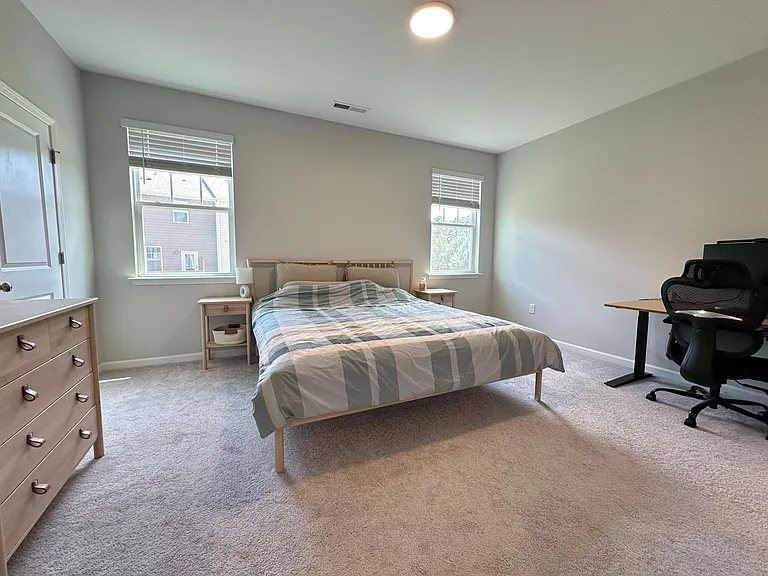 1002 Manorhaven Dr — Photo 2