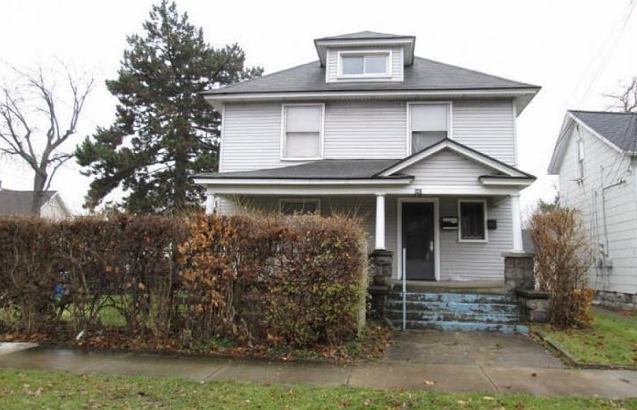1st image of 840 1st St NW